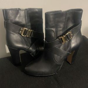 Vince Camuto Ankle Boots with cross-cross straps